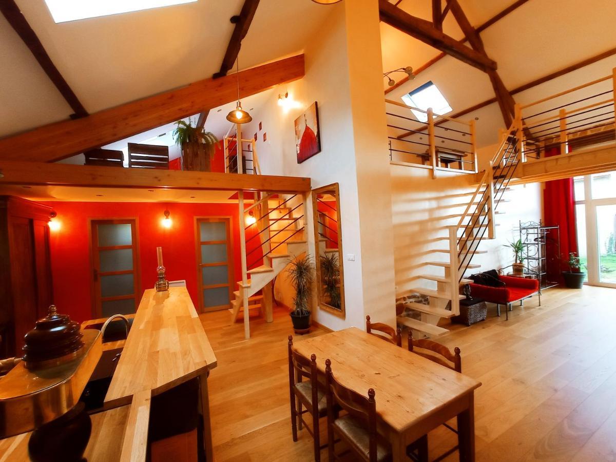 Saint-Angel  La Grange De Marie A St Angel - Magnifique Grange Renovee En Loft Pour 1 A 6 Pers 빌라 외부 사진
